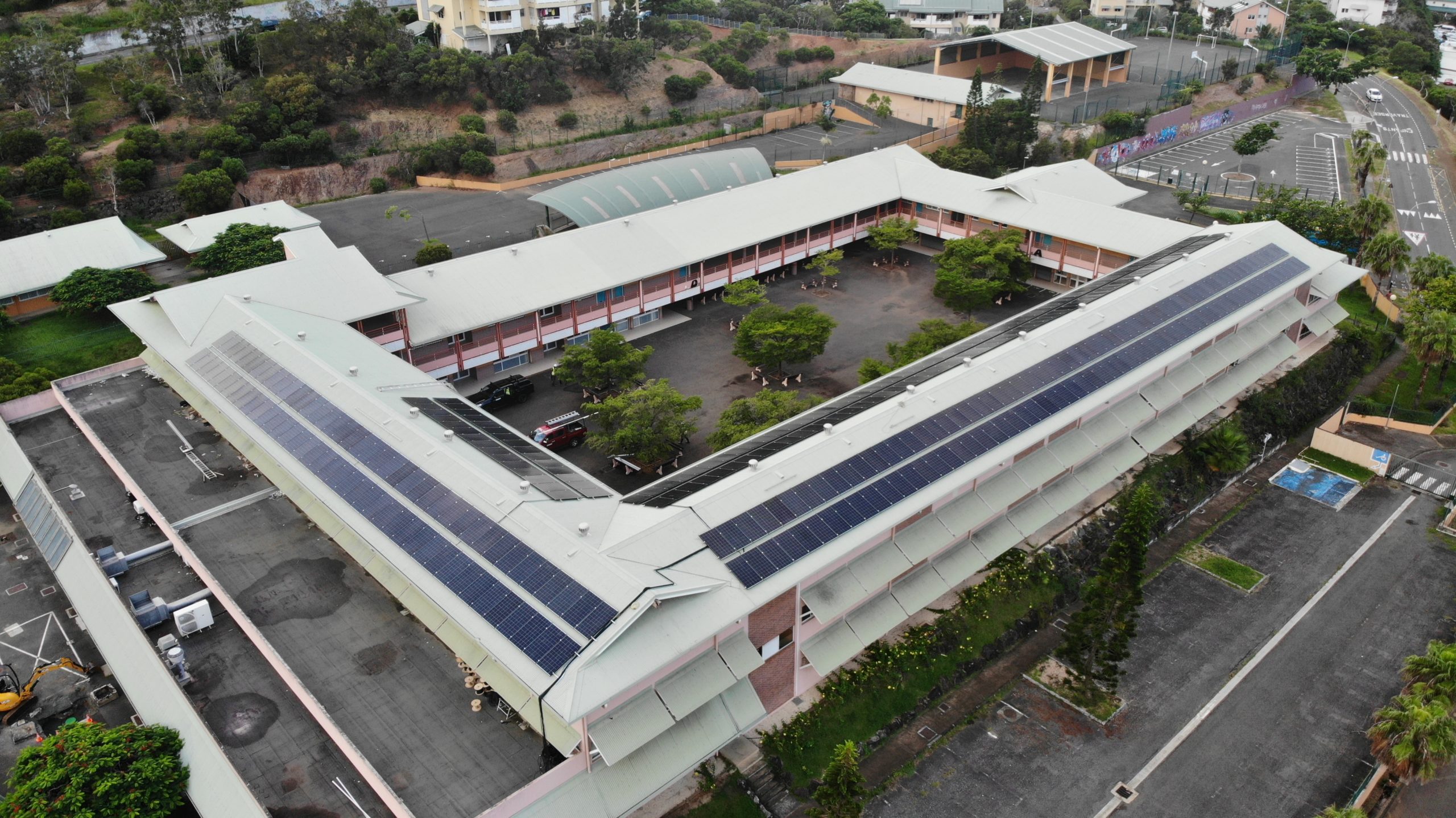 Centrale sur toiture sur le collège des Portes de Fer à Nouméa